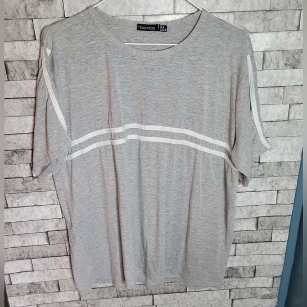 Boohoo‎ Size 10 Ladies Gray Striped Tshirt